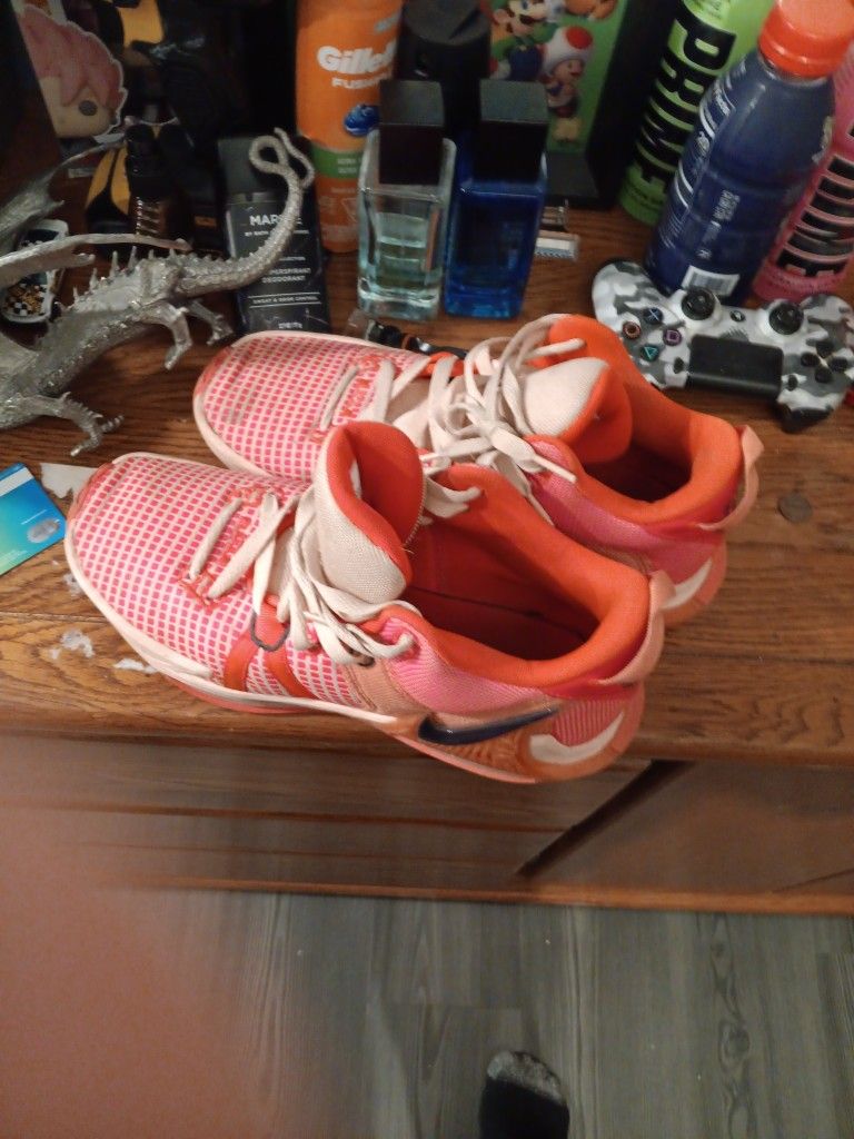 Nike Basketball Shoes SIZE US 8