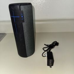 UE MegaBoom Wireless  Bluethooth Speaker With Charger in good working condition 