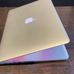 Apple MacBook Pro 15” Retina Quad Core I7 Processor 16GB DDRE RAM 500GB SSD FLASH STORAGE $250
