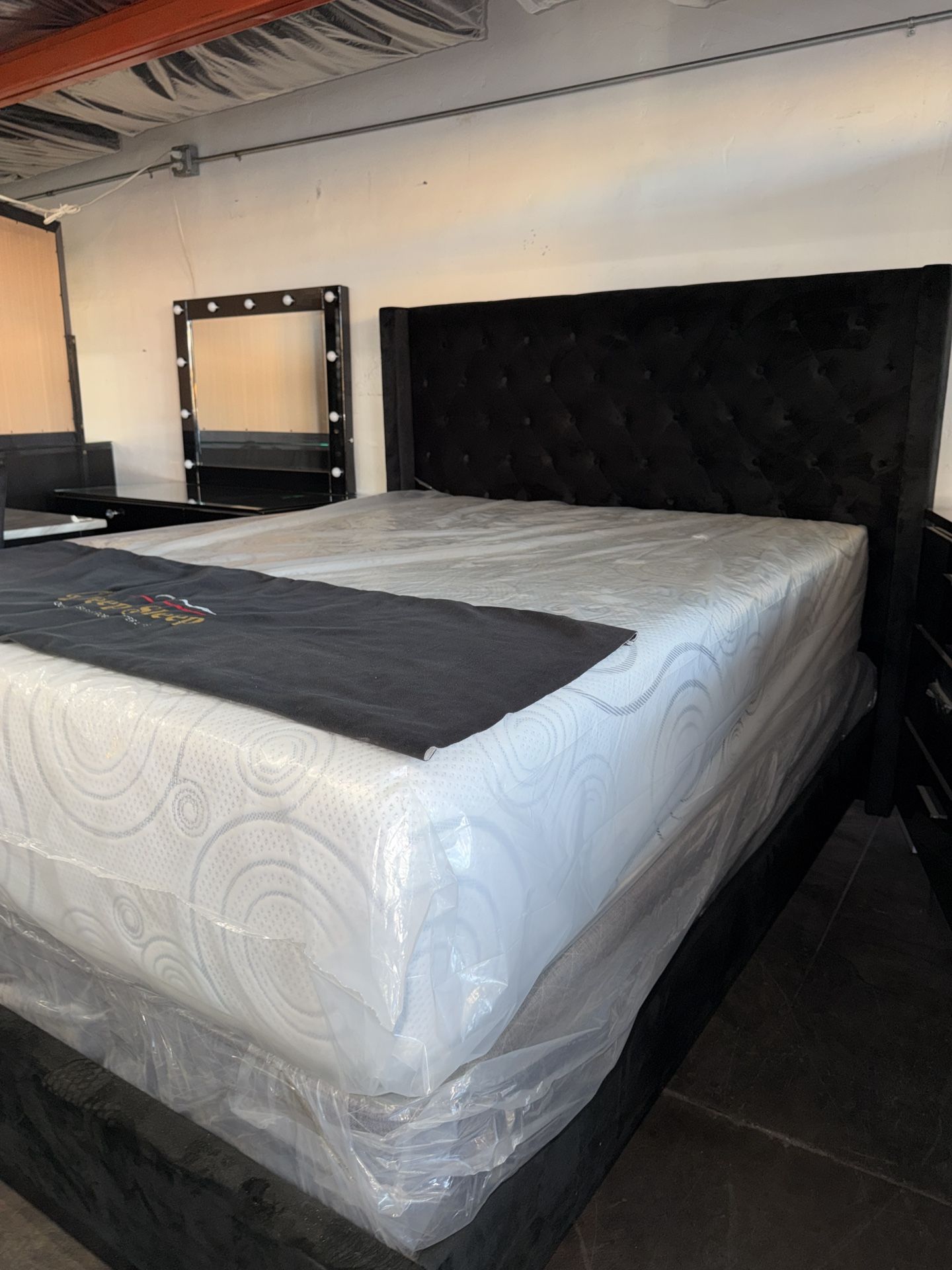 Queen Size Memory Foam Gel Mattress New