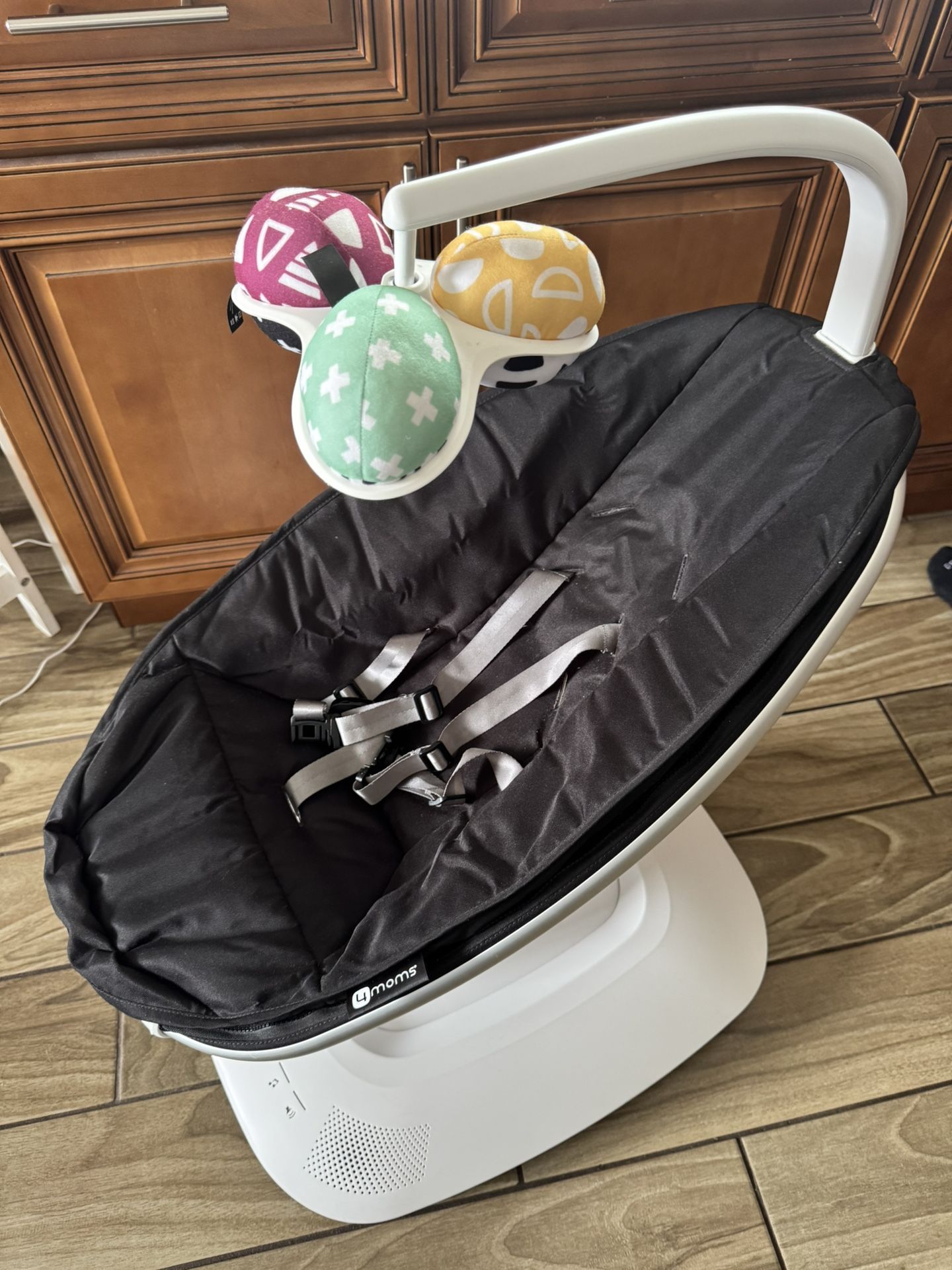 4Moms Mamaroo Swing Like NEW!