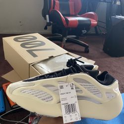 Yeezy 700 V3 Azael Size 10