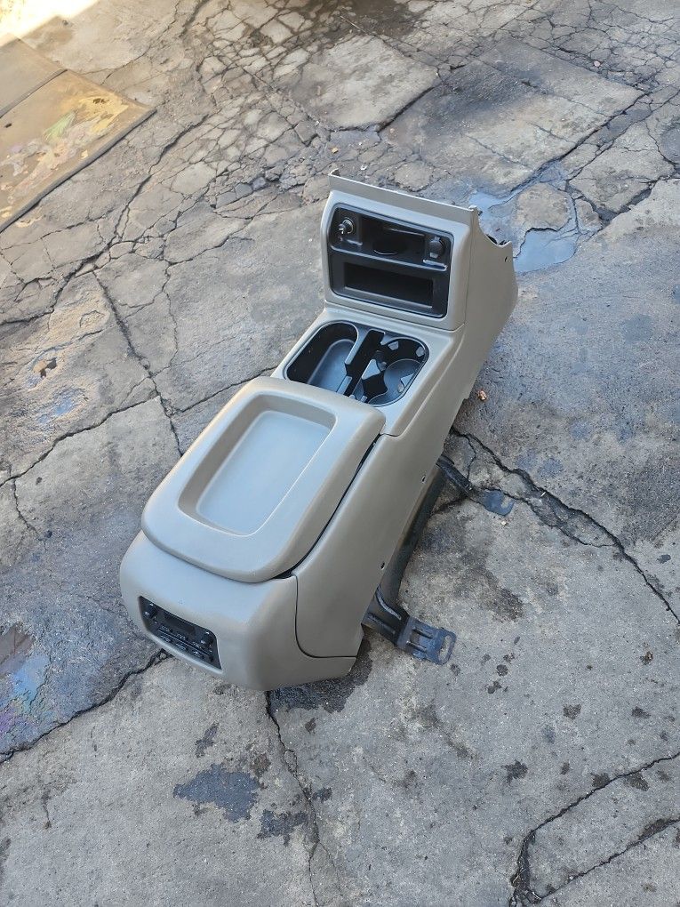 05 Tahoe Center Console
