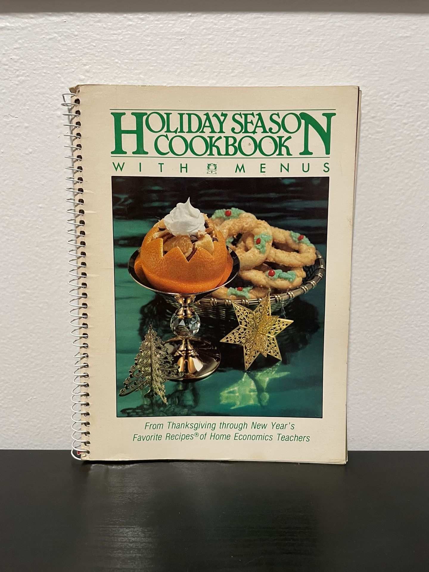 Holiday Season Cookbook With Menus Thanksgiving New Years Christmas Vintage 1981