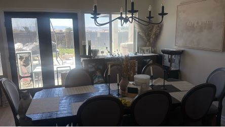 Extendable dining table and chairs