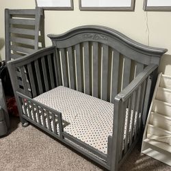 Crib w/ Toddler Bed Converter