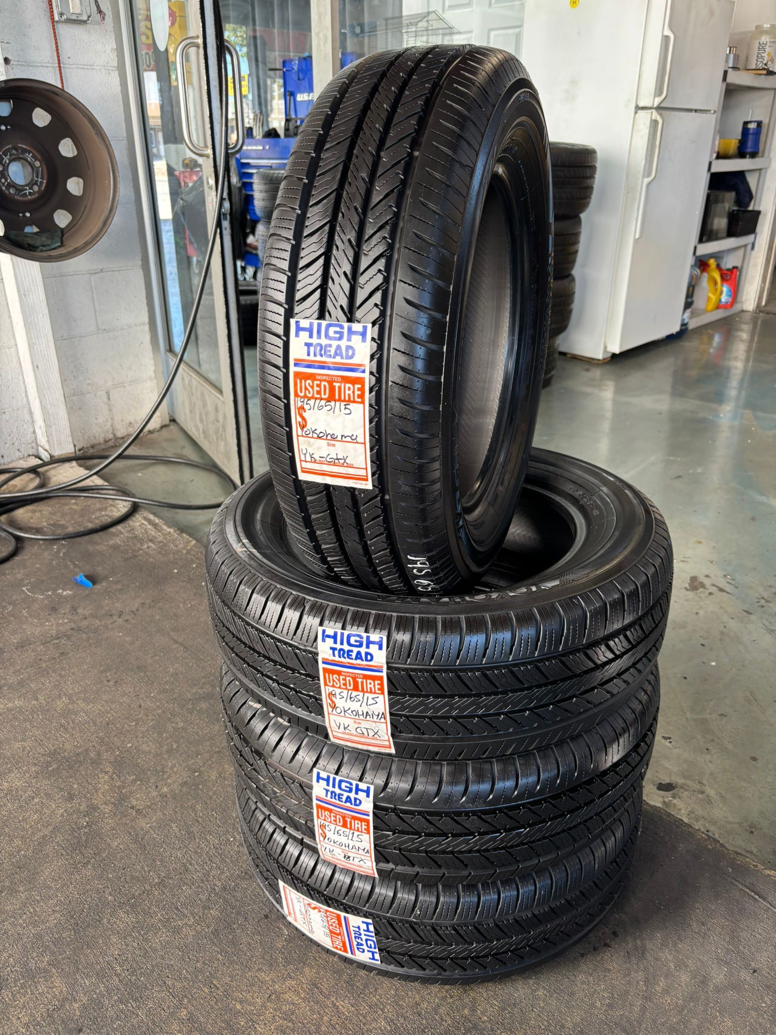 195/65/15 YOKOHAMA - 4 TIRES SEMI NEW - DOT 2025