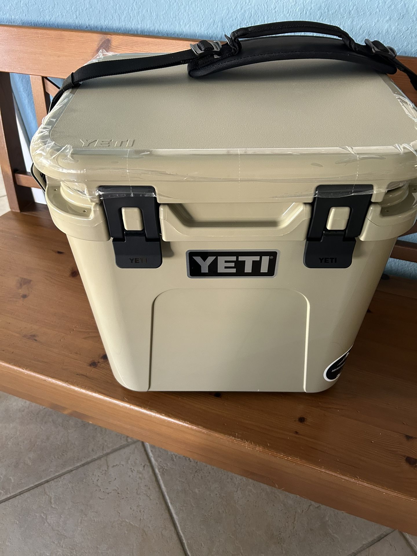 NEW YETI Roadie 24 2.0 - Hard Cooler
