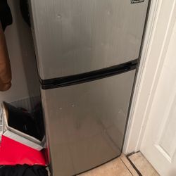 Magic Chef Refrigerator Medium 