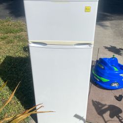 Small Tall White Available Pic Soon Avanti 