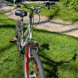 Trek Women's Bike (Navigator 200)