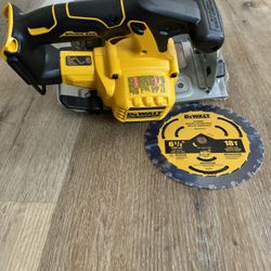 DEWALT Brushless Circular Saw 20-Volt MAX 6-1/2 in
