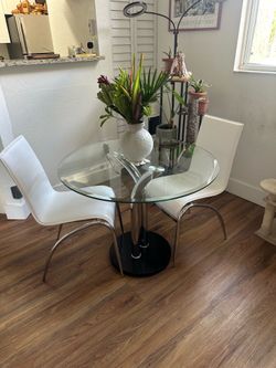 GLASS DINING TABLE 36” CHAIRS INCLUDED