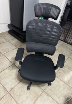 Ergonomic computer chair