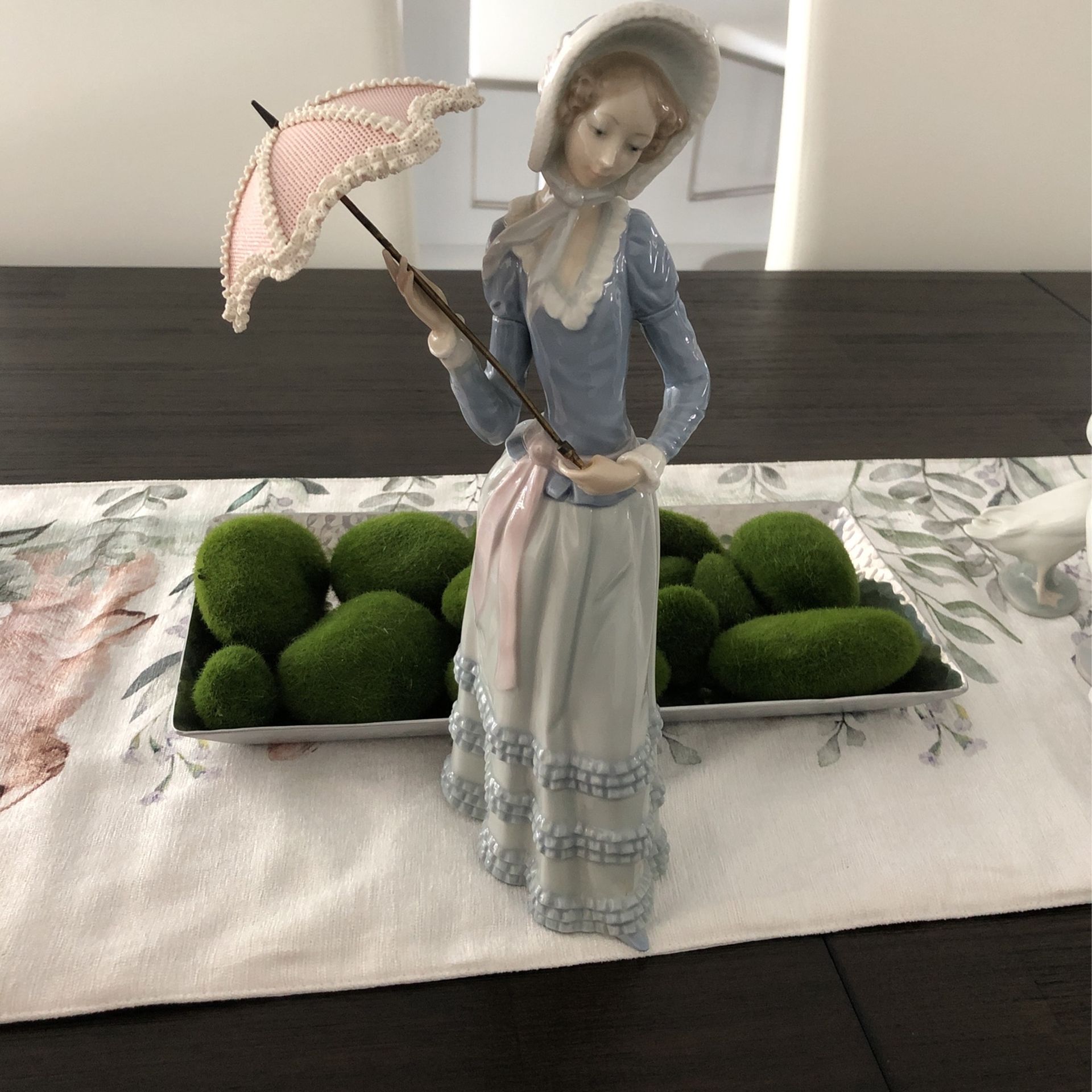 Lladro Figure Lady With Parasol #4879