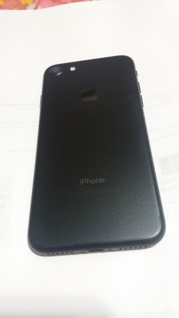 Unlocked iPhone 7 32gb jet black