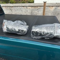  Toyota Corolla 01-02 Headlights 