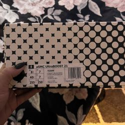 Stella McCartney UltraBoost 21 Size 8.5 Woman