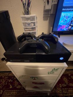 Xbox one with 3 controllers and a game