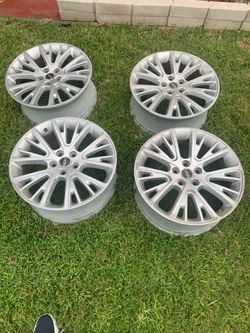 Land Rover rims 20”