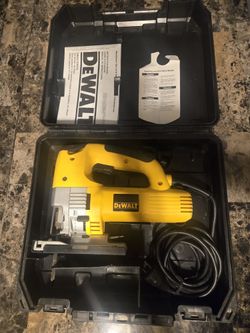 Dewalt DW321 6.5 Amp Corded Variable Speed Jig Saw