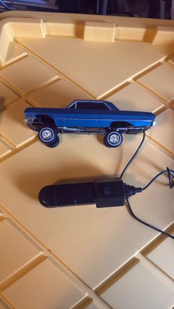 Toy Low Rider With Hydronic Remote