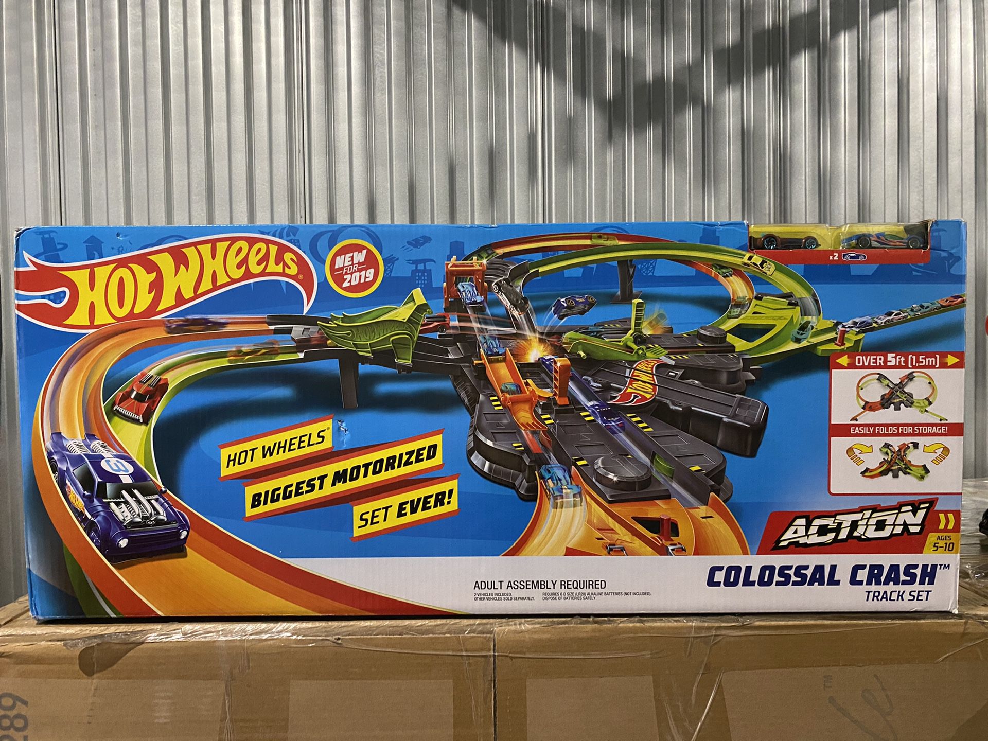 NEW - Hot Wheels Colossal Crash Track Set