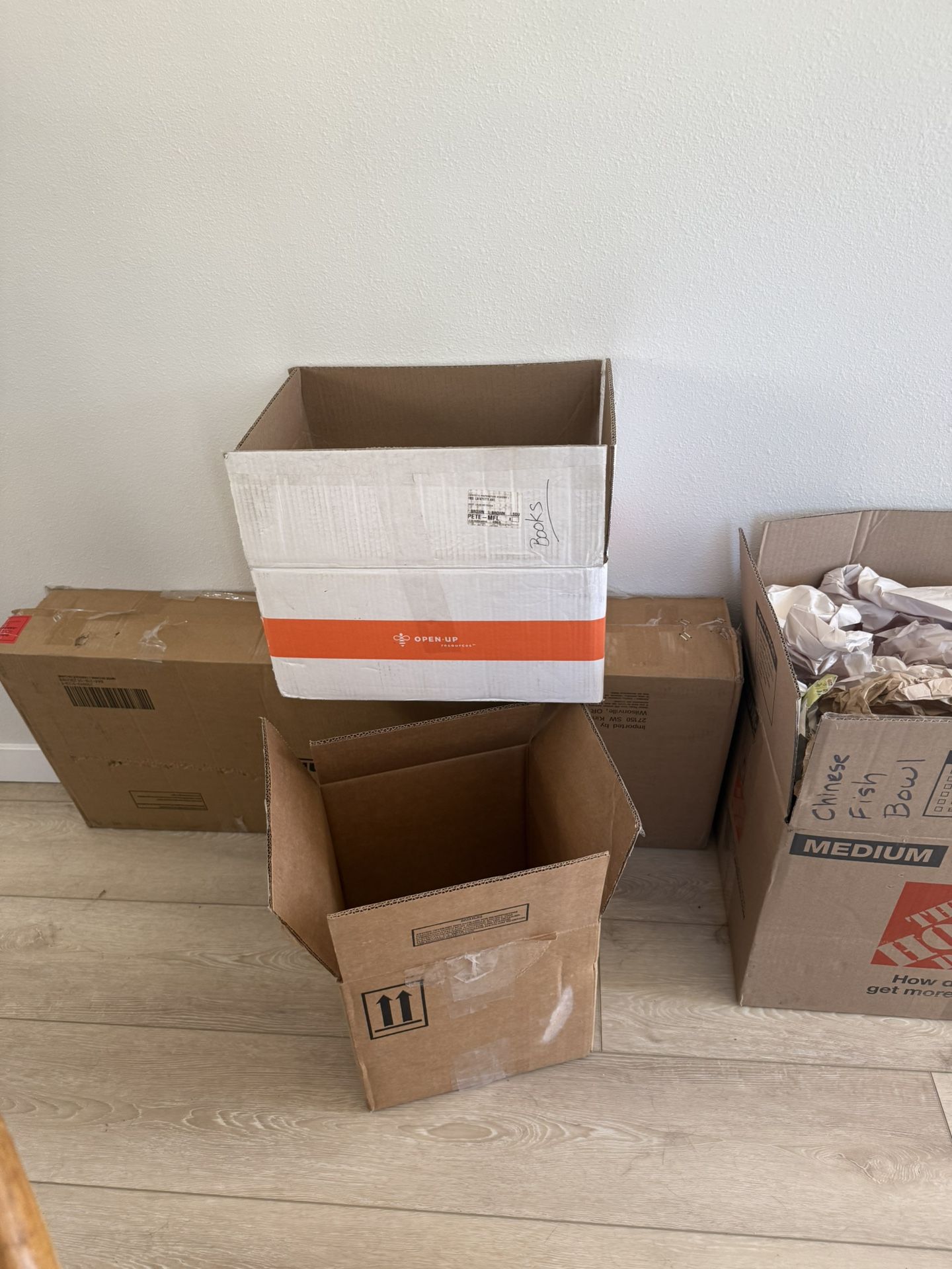 Free Packing Boxes and Packing Material