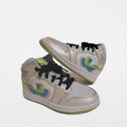 Jordan 1 mid SE GS platinum volt 4y