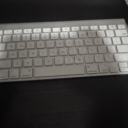Apple Keyboard 