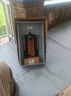 Siemens. 100 Amp Service Panel & Breakers