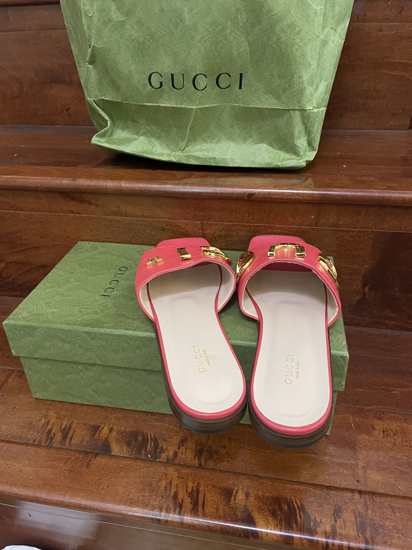 Gucci Cara Slide Sandal In Runway Coral 39 Leather Gold Letter Logo