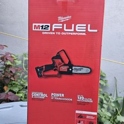 MILWAUKEE M12 HATCHET PRUNING CON BATERIA 