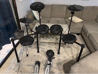 Alesis Nitro electronic drum Set