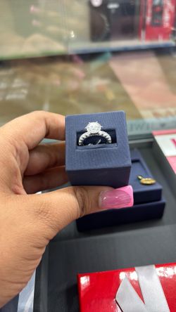 10k white fancy engagement ring