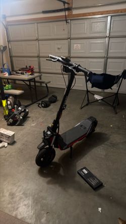 Segway Ninebot ZT3 Pro Electric Scooter - Excellent Condition