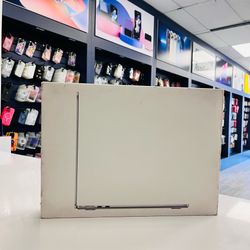 MacBook Air 13- inch with Apple M3 Chip 256 GB 8Gb Ram