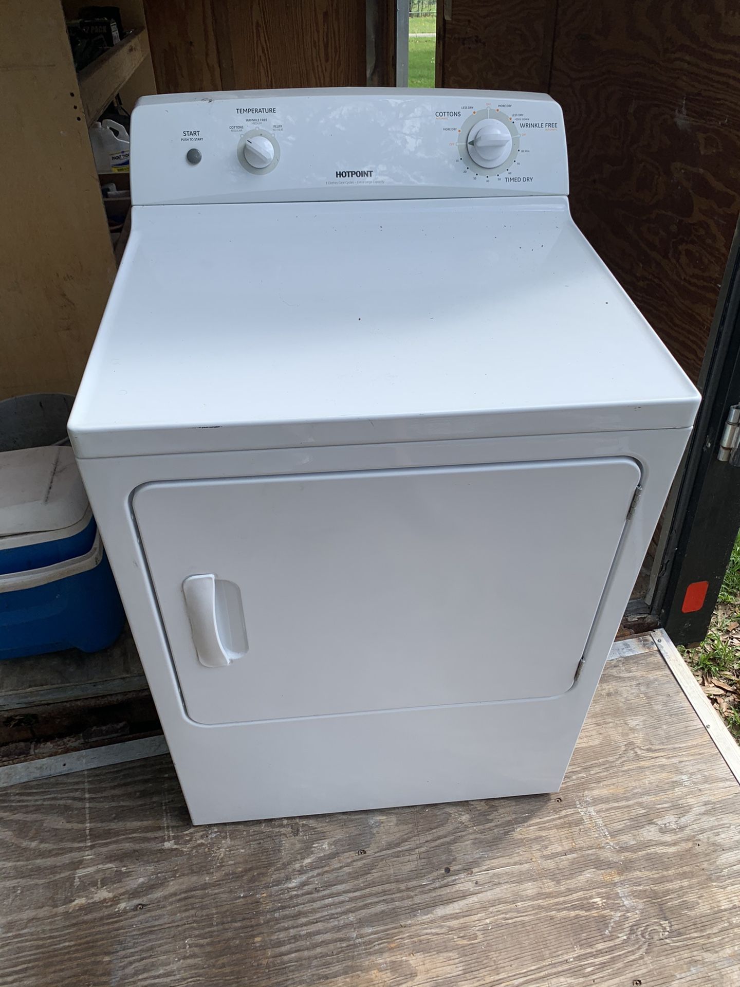 Hot point dryer and Amana Washer in great shape.