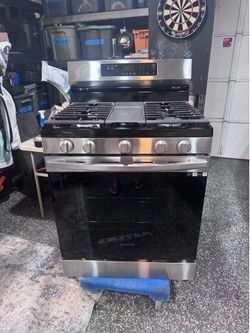 Samsung 30 in. 5-Burner Smart Freestanding Gas Range in stainless steel