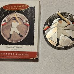 CHRISTMAS VTG 1995  HALLMARK LOU GEHRIG BASEBALL HEROS KEEPSAKE ORNAMENT 