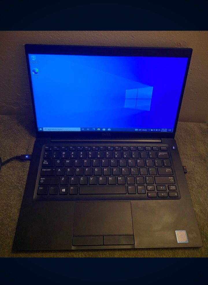 ( laptop ) ( touchscreen )

Dell latitude 7390 intel i5 1.9ghz 8th generation Series

Webcam 

256gb SSD 

Windows 11 Pro 8gb Ram