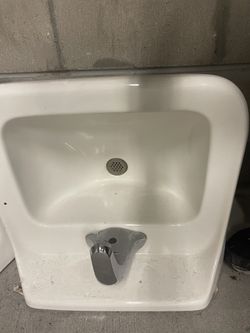 Ceramic Wall Sink With Auto Sensor Faucet