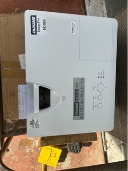 Dukane image HDMI  pro projector made by Hitachi 2 hrs on lamp basically brand new