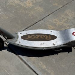 Razor scooter no charger—As Is