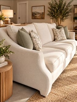 Thomasville Ivory Sofa – High Quality & Comfortable