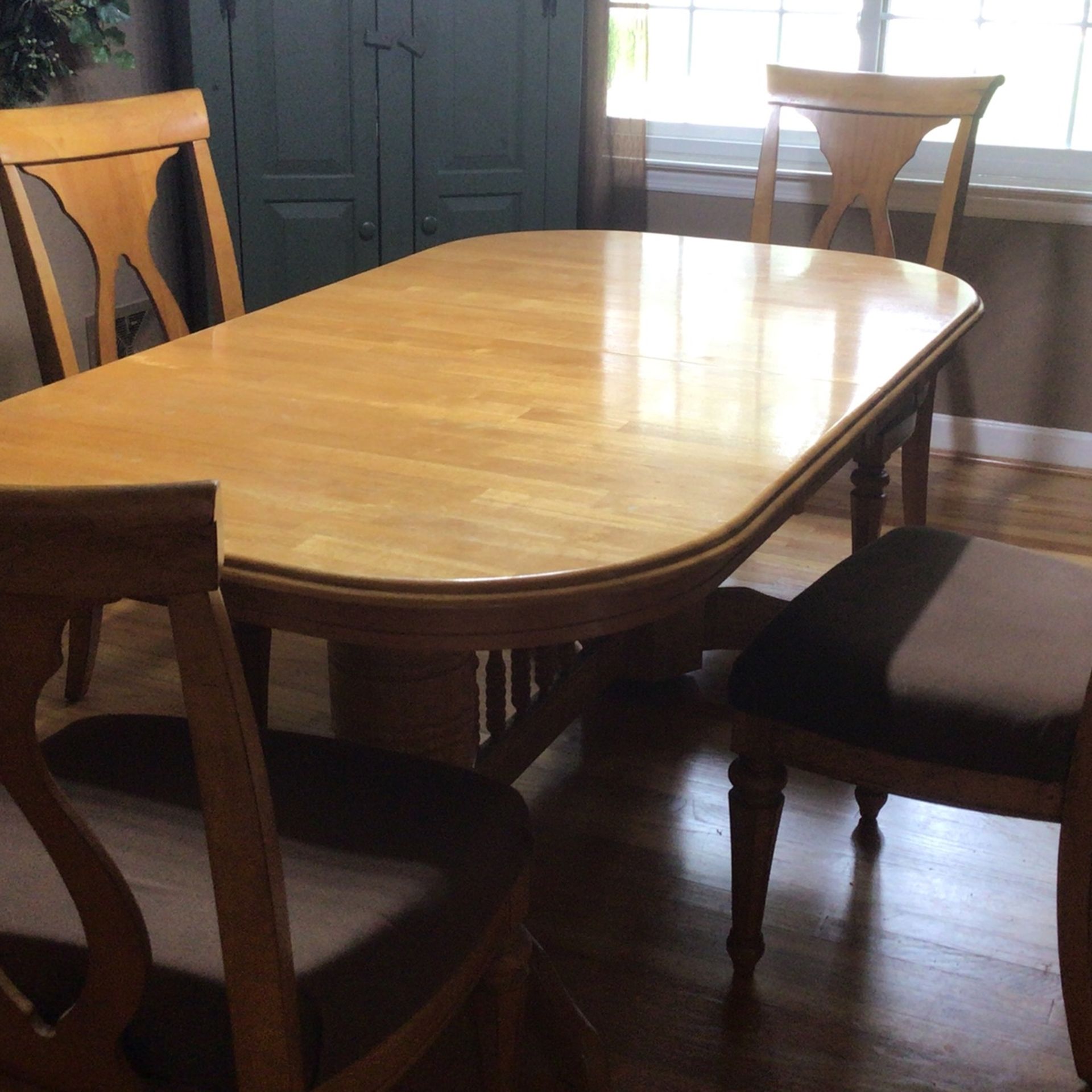 5 PIECE DINING ROOM SET 