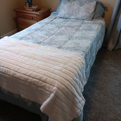 Cama Personal. Tiene BASE DE Hirrro