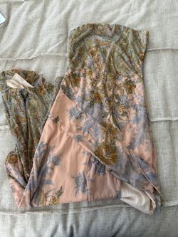 Floral maxi dress with ruffles and split woman’s size S #floral #maxidress #boho