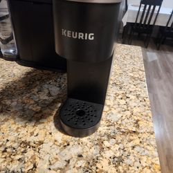 KEURIG MACHINE 
