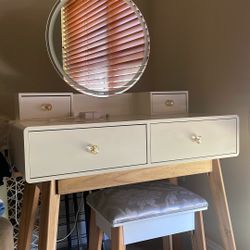 Makeup Vanity w/Round Lighted Mirror